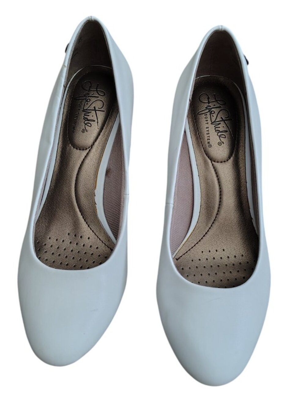Life Stride White Pumps Minimalist Comfort Design size 7.5M